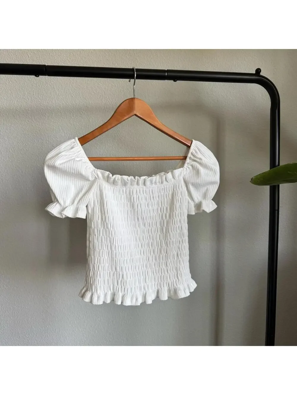 ASTR White Smocked Puff Short Sleeve Cropped Top Size S — Textured Chic Blouse